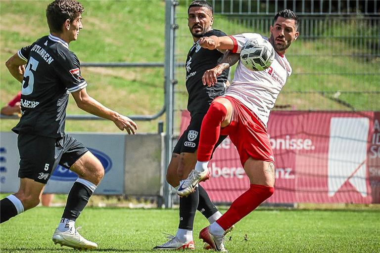 Charalambos Parharidis (rechts) ist morgen nicht für die TSG am Ball. Aus familiären Gründen weilt er in Griechenland. Foto: Alexander Becher