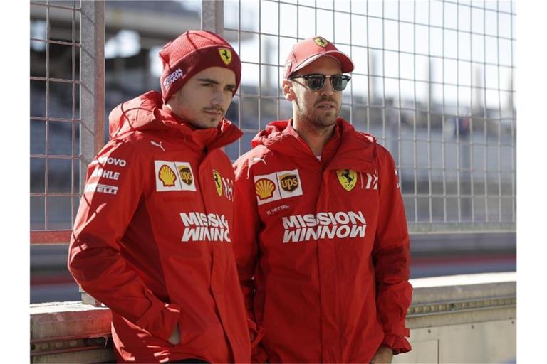 Charles Leclerc (l) und Sebastian Vettel sind bei der Scuderia Ferrari gleichberechtigt. Foto: Darron Cummings/AP/dpa