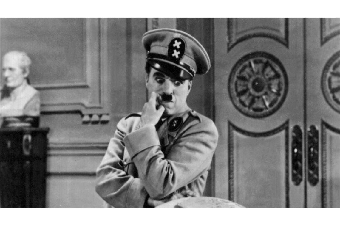 Wagner-Musik lässt Filme flirren Charlie Chaplin beäugt in der Rolle des Adenoid Hynkel in der Hitler-Persiflage "Der große Diktator" von 1940 mit irrem Blick eine Weltkugel. Die Szene, in der er mit dem Globus verspielt tanzt, ist mit Wagner-Musik unterlegt. (Archivbild)