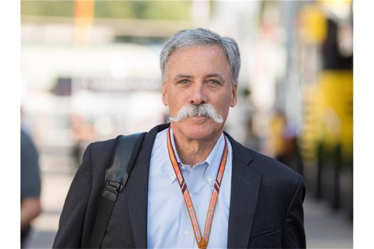 Chase Carey, Vorsitzender der Formula One Group, kommt ins Fahrerlager. Foto: Sebastian Gollnow