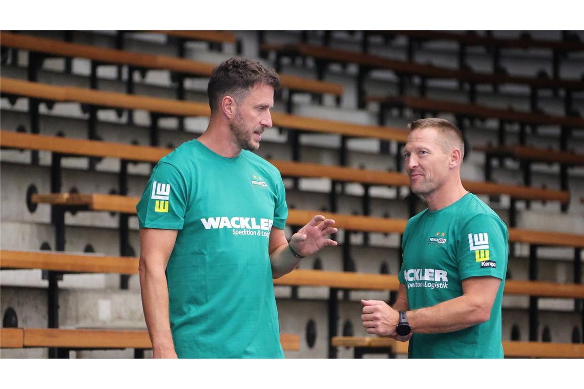 So läuft die Vorbereitung bei Frisch Auf Göppingen Chefcoach Ben Matschke (li.), Co-Trainer Stefan Klaus.