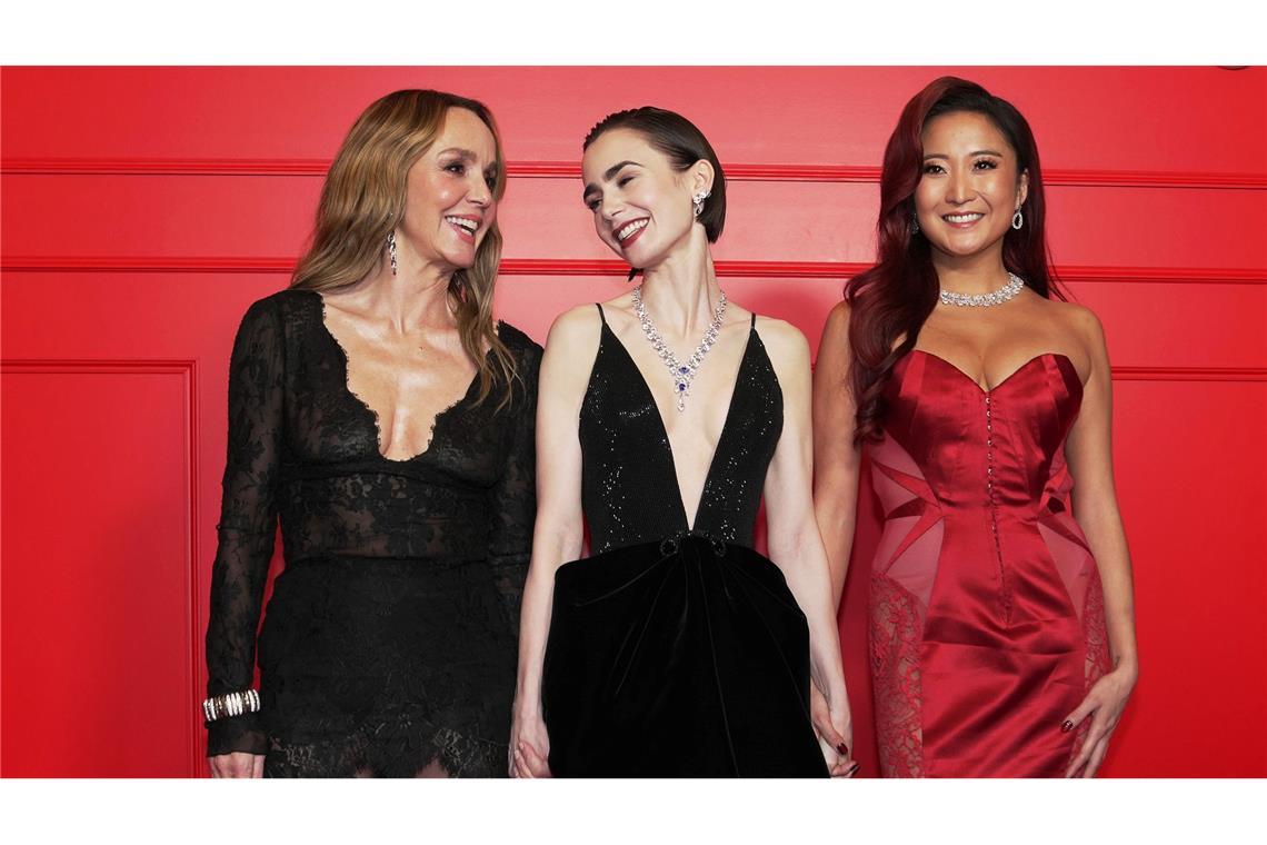 Chefin Sylvie und beste Freundin Mindy sind sowohl in Rom als auch in Paris an Emilys Seite. (Archivbild)