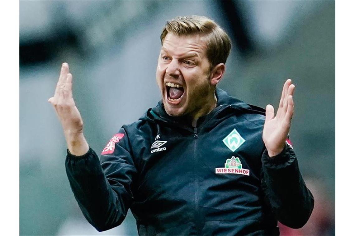 Die Fußball-Woche: Montagsspiel, Diskussionen, Derbys Cheftrainer Florian Kohfeldt trifft mit Werder Bremen auf Bayer Leverkusen. Foto: Uwe Anspach/dpa