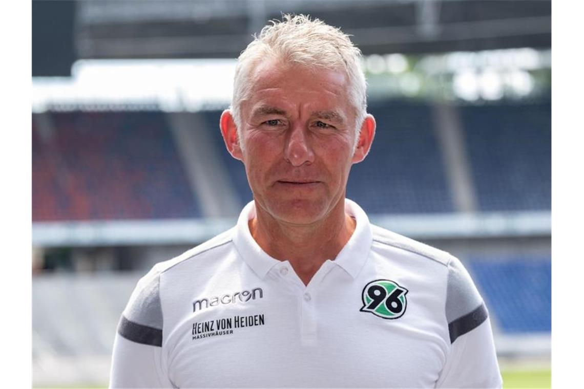 Cheftrainer Mirko Slomka von Hannover 96. Foto: Peter Steffen/Archivbild