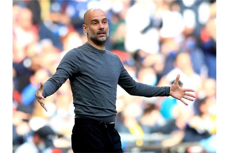 Cheftrainer Pep Guardiola ist mit Manchester City englischer Meister geworden. Foto: Adam Davy/PA Wire/dpa