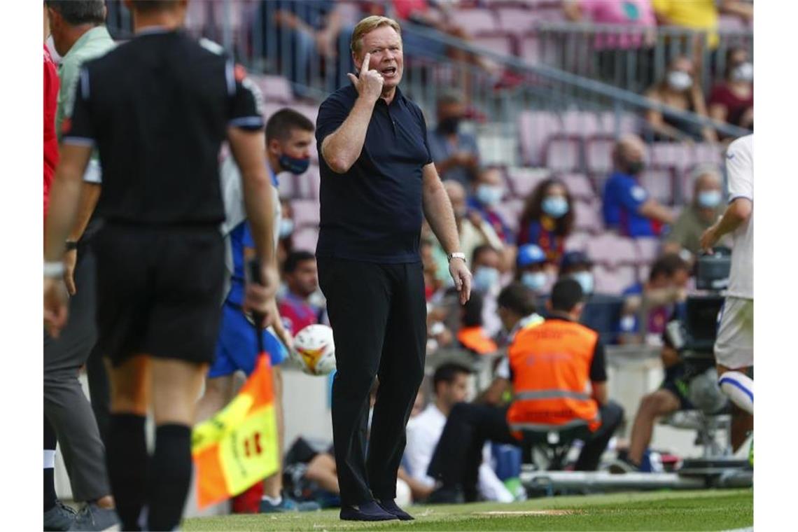 Trainer Koeman verliest Erklärung und bittet um „Geduld“ Cheftrainer Ronald Koeman steht in Barcelona in der Kritik. Foto: Joan Monfort/AP/dpa