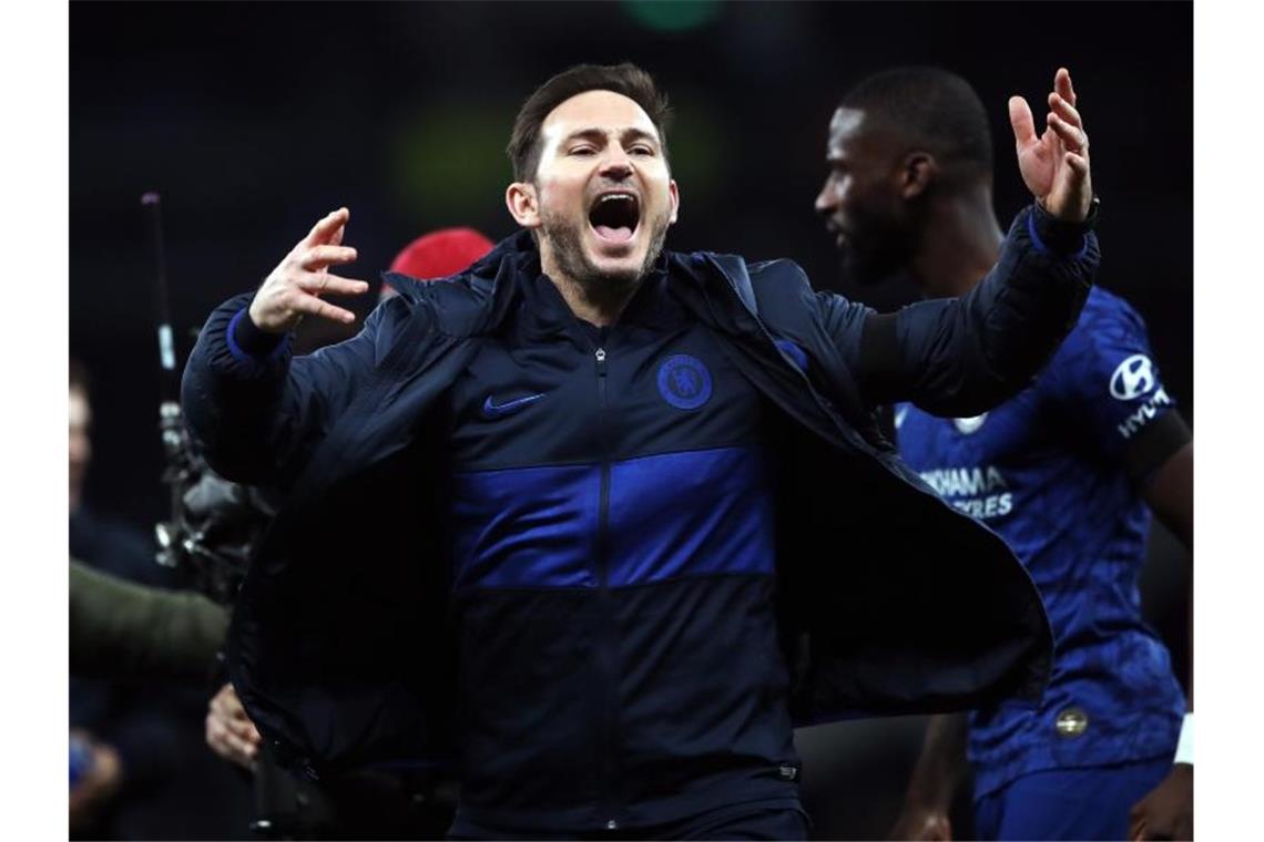 Chelsea-Trainer Lampard sichert Rüdiger Unterstützung zu Chelsea-Coach Frank Lampard (vorne) sichert Antonio Rüdiger (hinten) vollste Unterstützung zu. Foto: Nick Potts/PA Wire/dpa