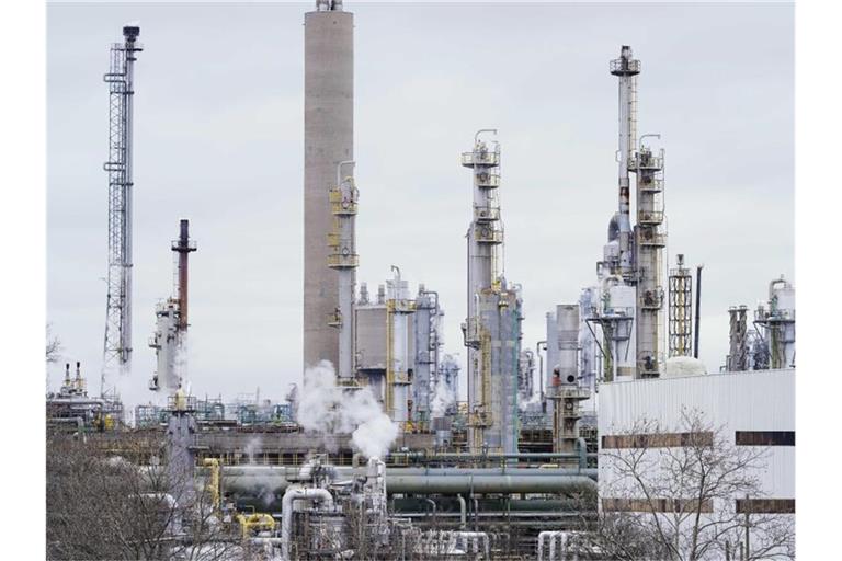 Chemiebetriebe in Ludwigshafen am Rhein. Foto: Uwe Anspach/dpa