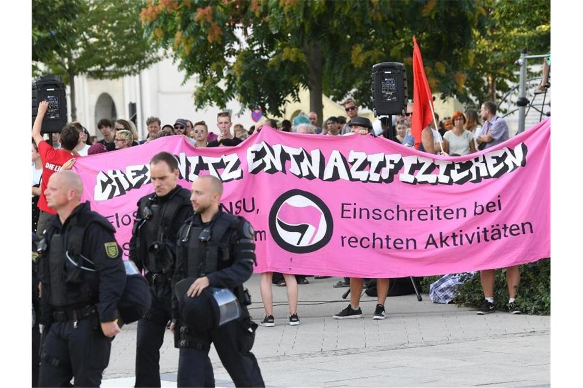 „Chemnitz entnazifizieren“: Protestveranstaltung gegen die Kundgebung von Pro Chemnitz. Foto: Hendrik Schmidt