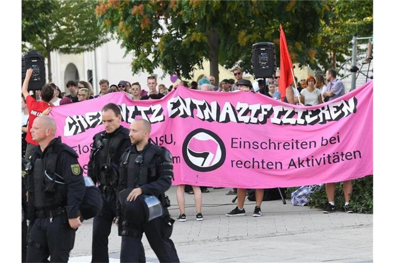 „Chemnitz entnazifizieren“: Protestveranstaltung gegen die Kundgebung von Pro Chemnitz. Foto: Hendrik Schmidt