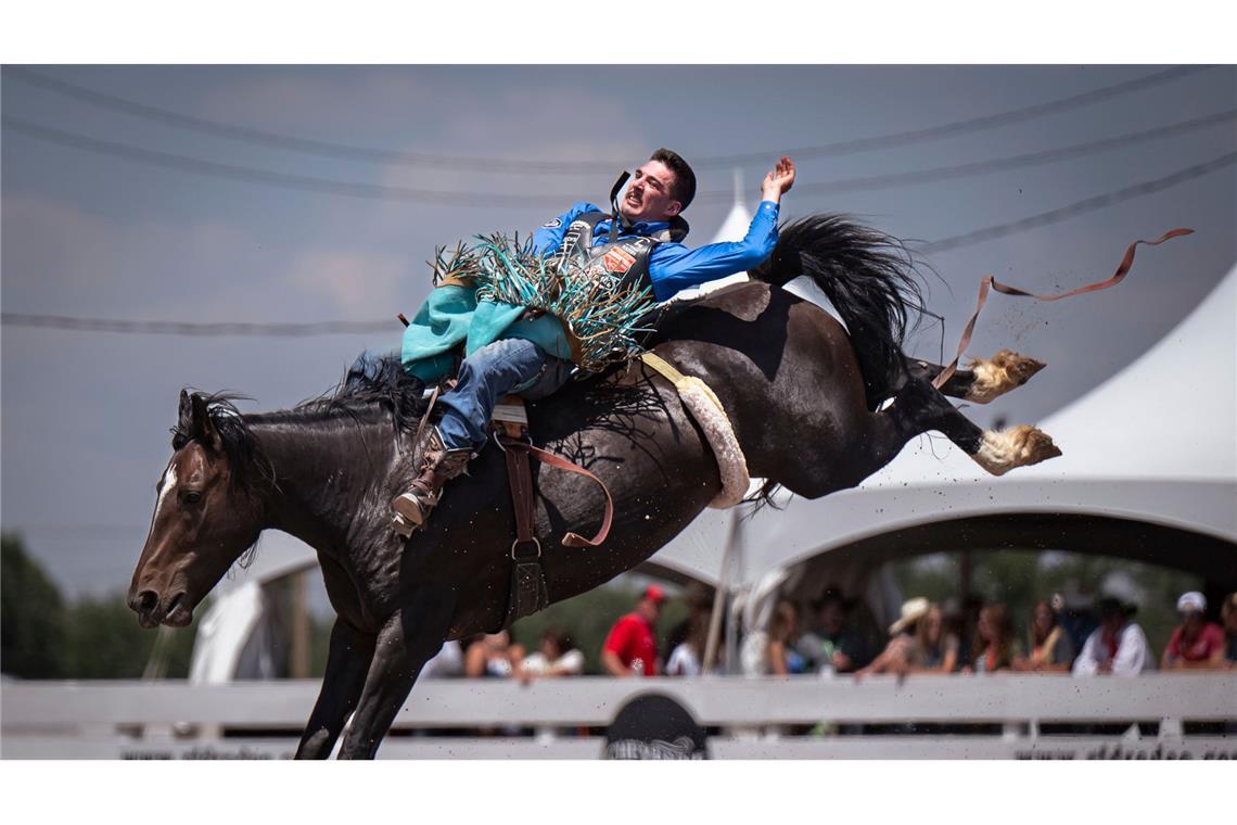 Cheyenne Frontier Days: Jess Pope im Bareback-Wettkampf