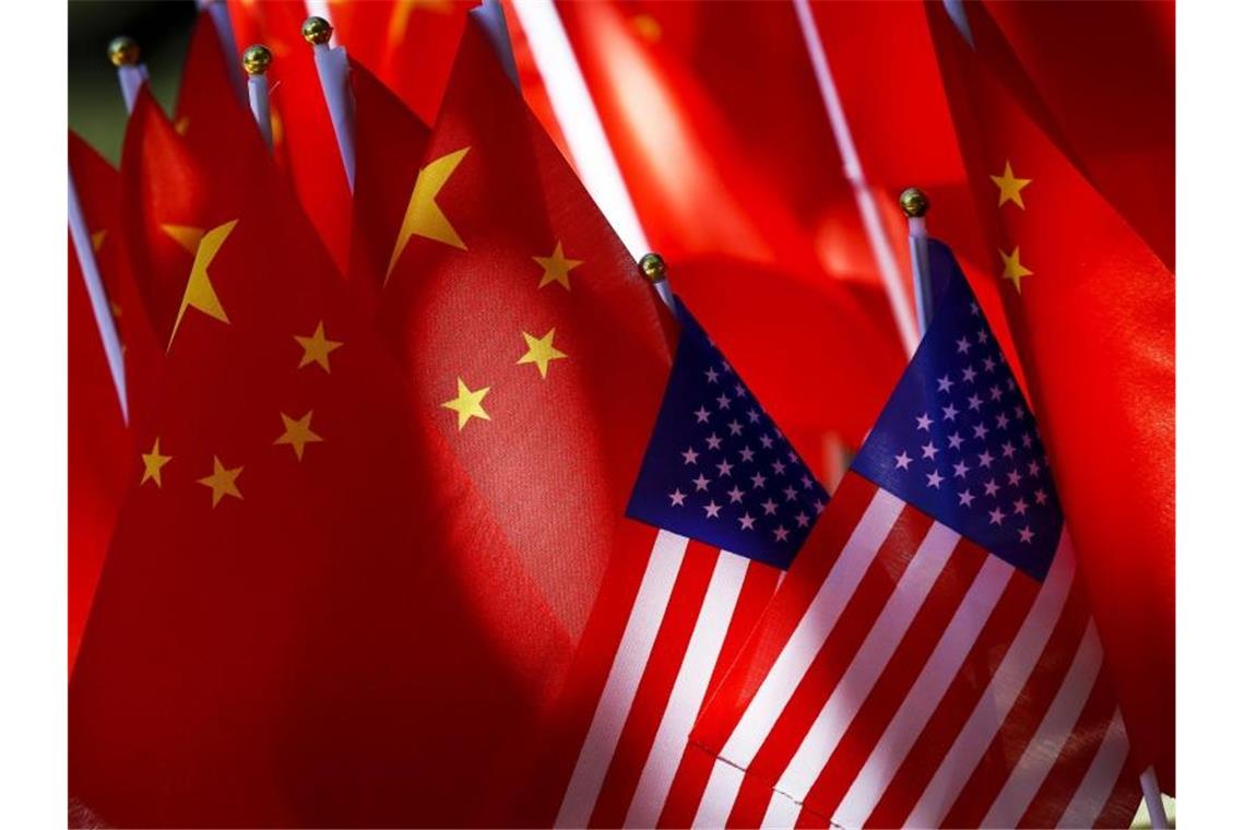 China kritisiert USA für diplomatischen Olympia-Boykott China kritisiert den diplomatischen Boykott der Olympischen Winterspiele in Peking durch die USA scharf. Foto: Andy Wong/AP/dpa