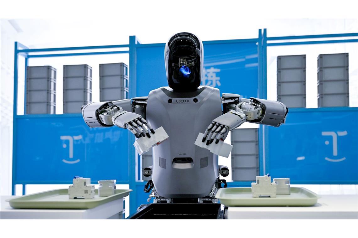 Vom Labor in die Realität: Wo China Roboter einsetzen will Chinas Roboterentwickler fokussieren sich auch auf Anwendungsfälle etwa in Fabriken.