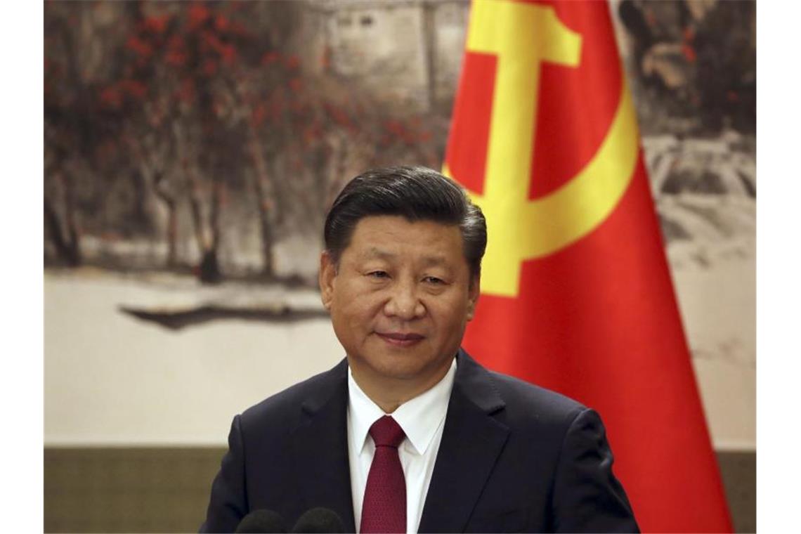 China erlässt Sicherheitsgesetz für Hongkong Chinas Staatschef Xi Jinping 2017 bei der Vorstellung des Ständigen Ausschusses des Politbüros in der Großen Halle des Volkes in Peking. Foto: Ng Han Guan/AP/dpa