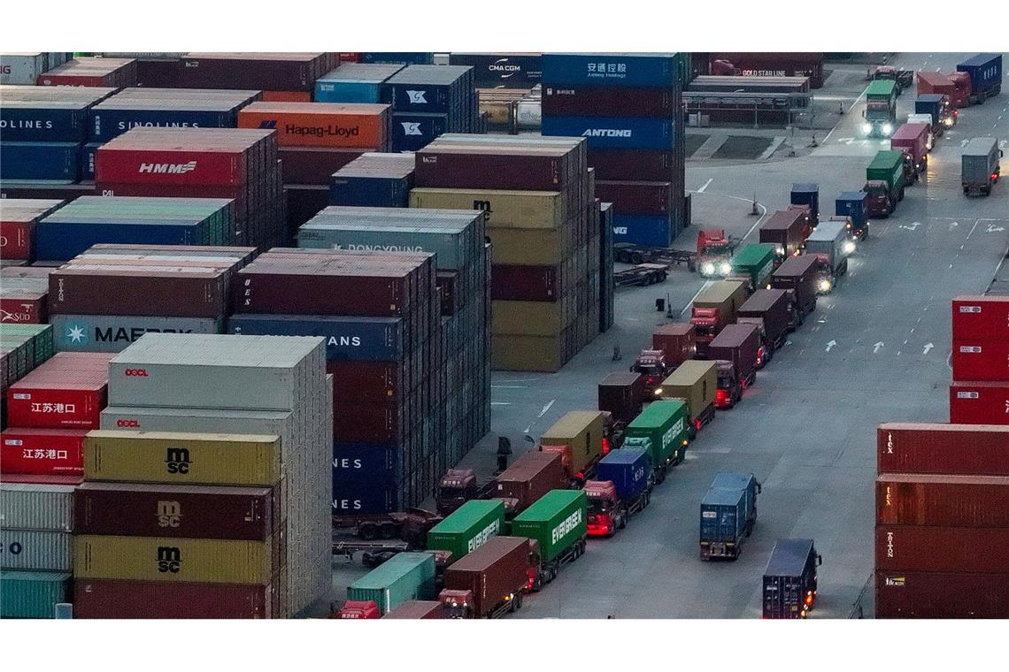Chinas Exporte legen überraschend deutlich zu