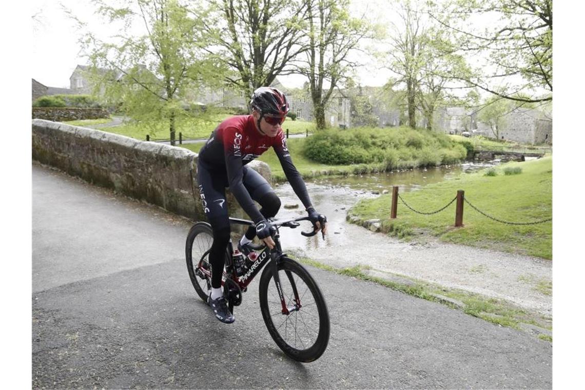 Chris Froome musste das Critérium du Dauphiné nach einem Trainingssturz aufgeben. Foto: Martin Rickett/PA Wire