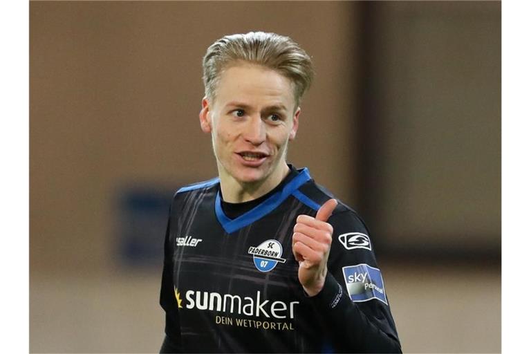 Chris Führich, damals noch im Trikot von SC Paderborn, gestikuliert. Foto: Friso Gentsch/dpa