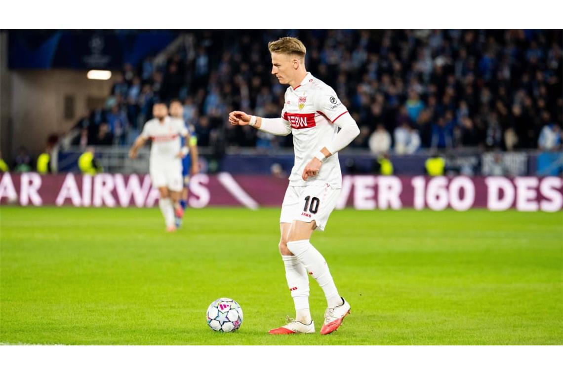 Chris Führich (Note 2): Der linke Flügelspieler startete mit einer starken Balleroberung in die Partie. Wie in den vergangenen Wochen war er mit seinen Dribblings und Sprints wichtiger Aktivposten. Auch am Führungstreffer des VfB war Führich beteiligt. Nach der Pause war er nicht mehr ganz so forsch unterwegs, nahm gegen Ende der Partie aber wieder Schwung auf. Sein großer Aufwand hätte die eine oder andere entscheidende Situation mehr verdient gehabt. Kurz vor Schluss ging er für Leo Sauer vom Feld.