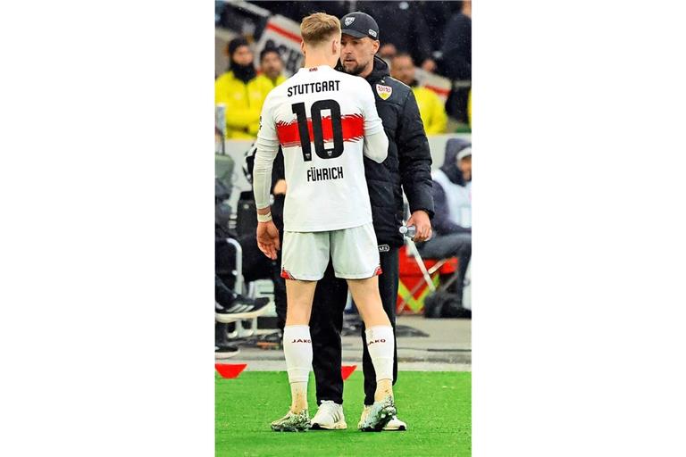 Chris Führich und Chefcoach Sebastian Hoeneß haben Gesprächsbedarf.