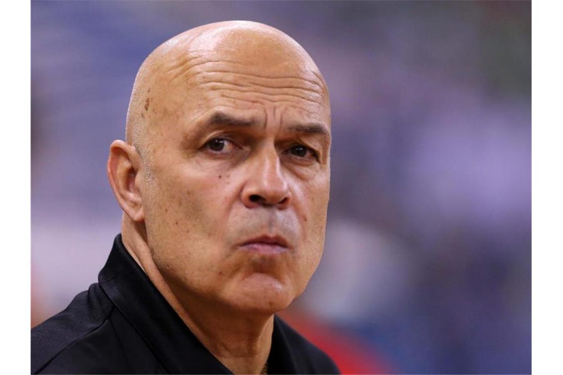 Gross soll Schalke retten: „Lassen sie mich das anpacken“ Christian Gross wird neuer Cheftrainer des FC Schalke 04. Foto: -/EPA/dpa