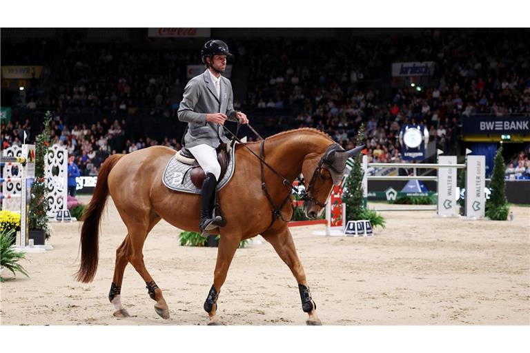 Christian Kukuk verlässt auf „Cepano Baloubet“ enttäuscht die Stuttgarter Schleyerhalle.
