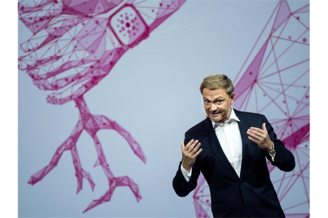 Christian Lindner, Bundesvorsitzender der FDP, während seiner Rede beim Bundesparteitag der Freien Demokraten (FDP) in Berlin. Foto: Bernd von Jutrczenka/dpa