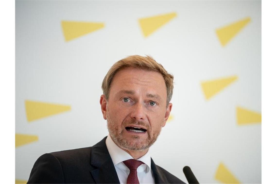 Christian Lindner (FDP) gibt ein Statement ab. Foto: Michael Kappeler/dpa/Archivbild