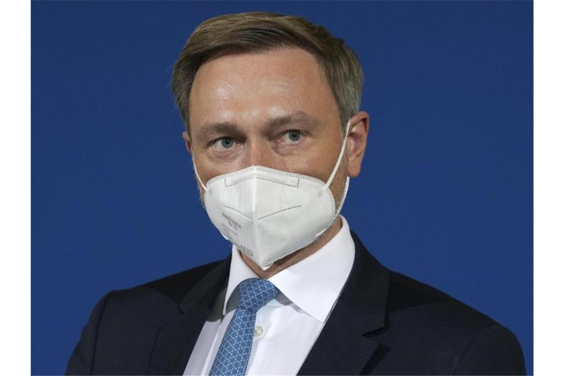 Lindner: Omikron-Welle erfordert keinen Lockdown Christian Lindner kommt zu einer Pressekonferenz. Foto: Michael Sohn/POOL AP/dpa