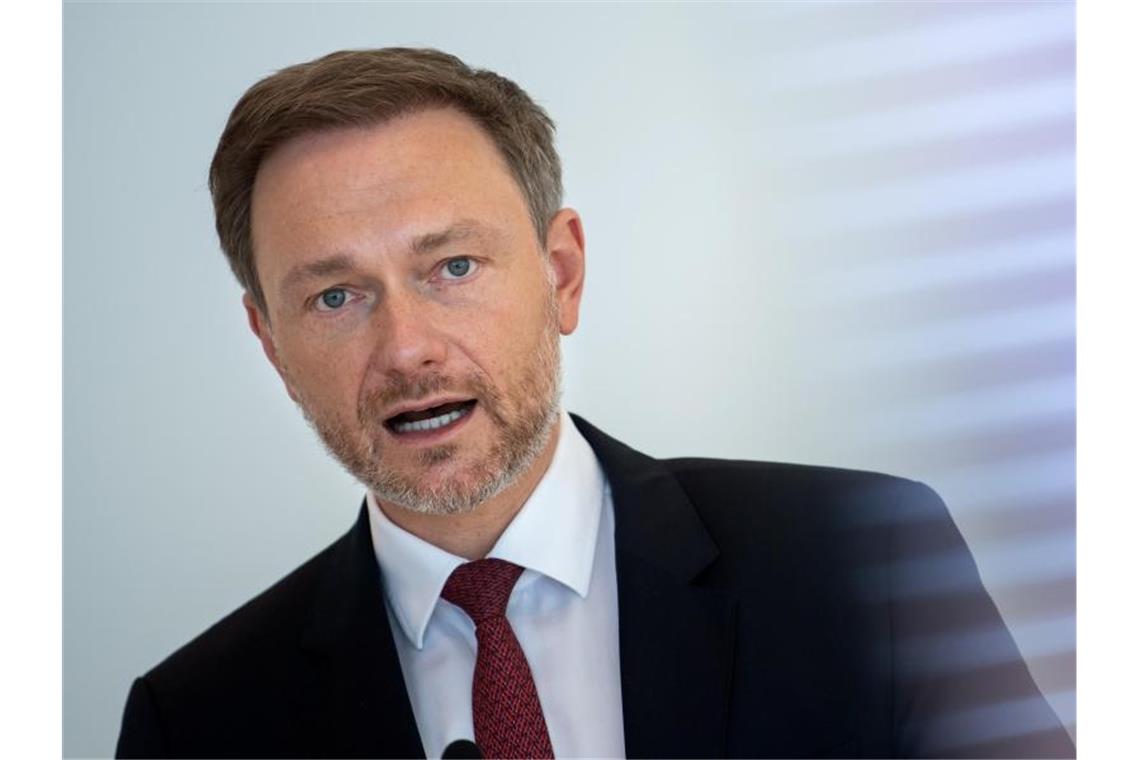 FDP setzt auf Regierungskoalition mit der Union Christian Lindner setzt im Bund auf Schwarz-Gelb, eine Ampelkoalition aus Grünen, SPD und FDP sieht er kritisch. Foto: Bernd von Jutrczenka/dpa
