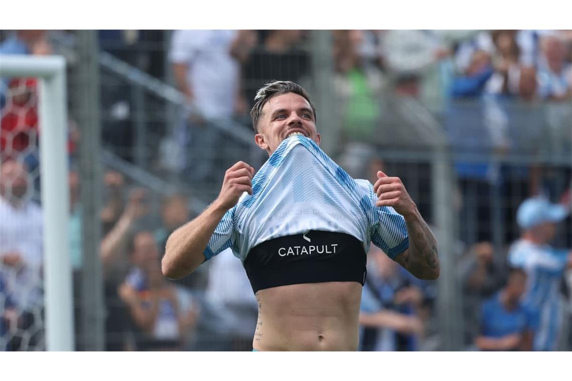 Christian Mauersberger ärgert sich über seine vergebene Großchance zum möglichen 3:2.