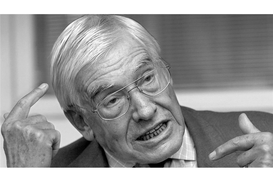 Christian Schwarz-Schilling trieb als Bundespostminister in den 80er Jahren die Breitbandverkabelung und die Entwicklung des Privatfernsehens voran. (Archivbild)