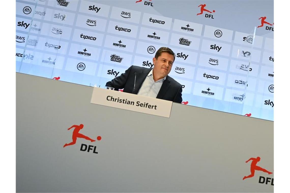 Mini-Reform statt Revolution bei Verteilung der TV-Gelder Christian Seifert, Sprecher des Präsidiums der DFL Deutsche Fußball Liga e.V., spricht im Anschluss an die DFL-Mitgliederversammlung auf einer Pressekonferenz. Foto: Arne Dedert/dpa