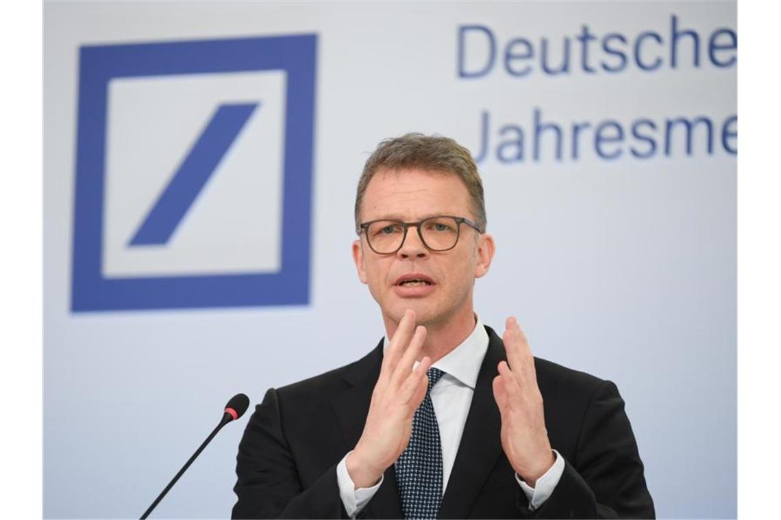 Christian Sewing, Vorstandsvorsitzender der Deutschen Bank, spricht während der Jahresmedienkonferenz in Frankfurt. Foto: Arne Dedert/dpa