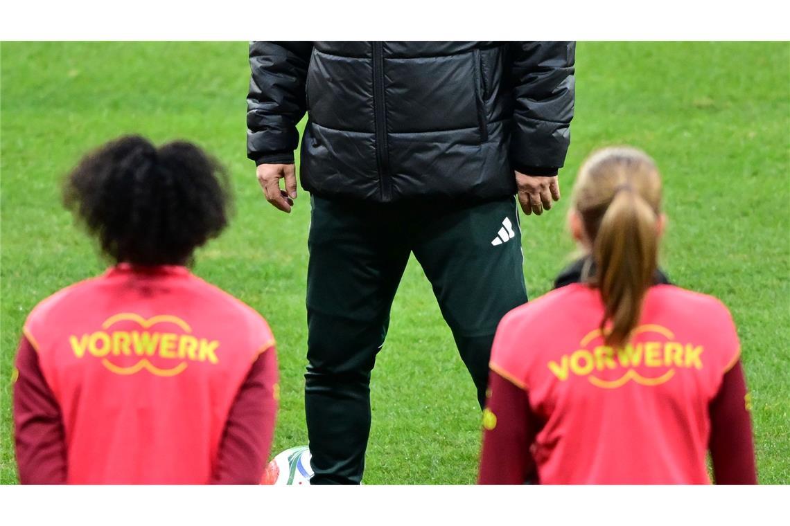 Christian Wück trägt weiter die Verantwortung für das Frauen-Nationalteam. (Archivbild)