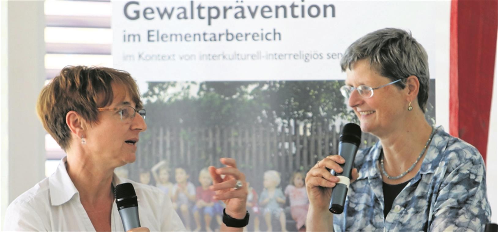 Christiane Vetter (rechts) im Gespräch mit Katja Döz von der Murrhardter Kita Hörschbach über die Erfahrungen bei Kita 2020. Foto: A. Palmizi