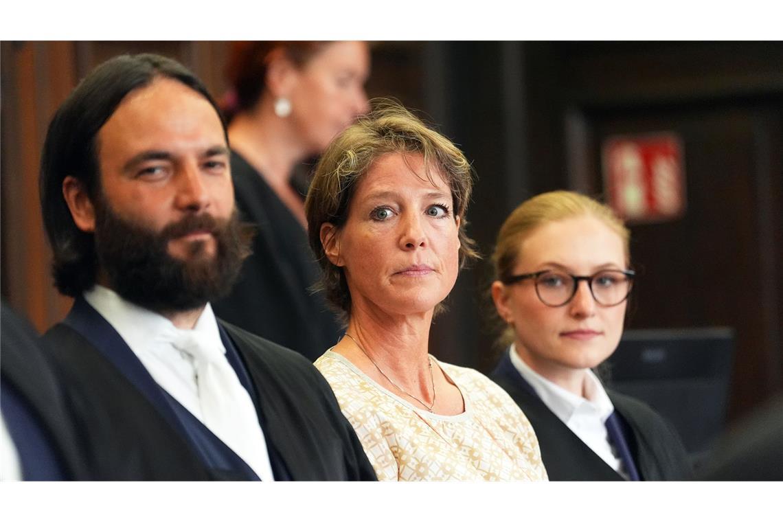 Christina Block will keine weiteren Fragen beantworten Christina Block will erst einmal von ihrem Schweigerecht Gebrauch machen.