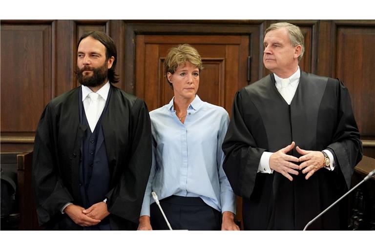 Christina Block wird von zwei Anwälten vor Gericht vertreten.