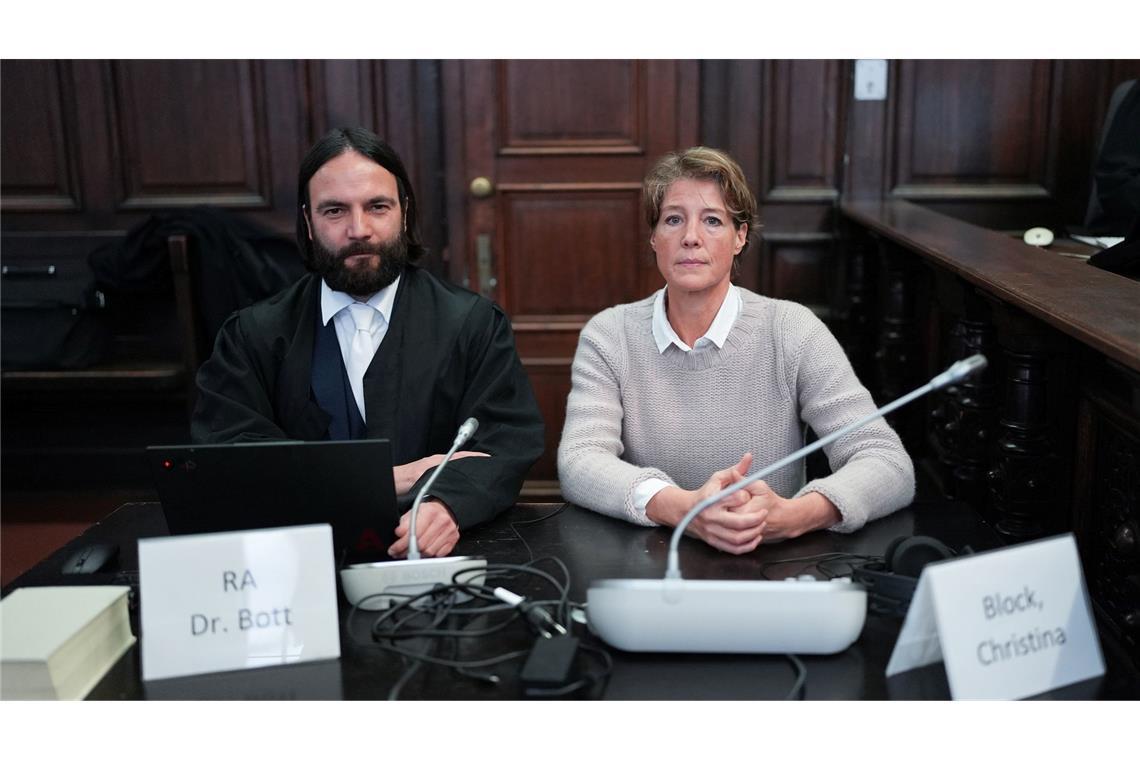 Christina Blocks Verteidiger Ingo Bott fordert, dass eine Anklage gegen ihren Ex-Mann Stephan Hensel in einem weiteren Verfahren öffentlich verlesen wird.