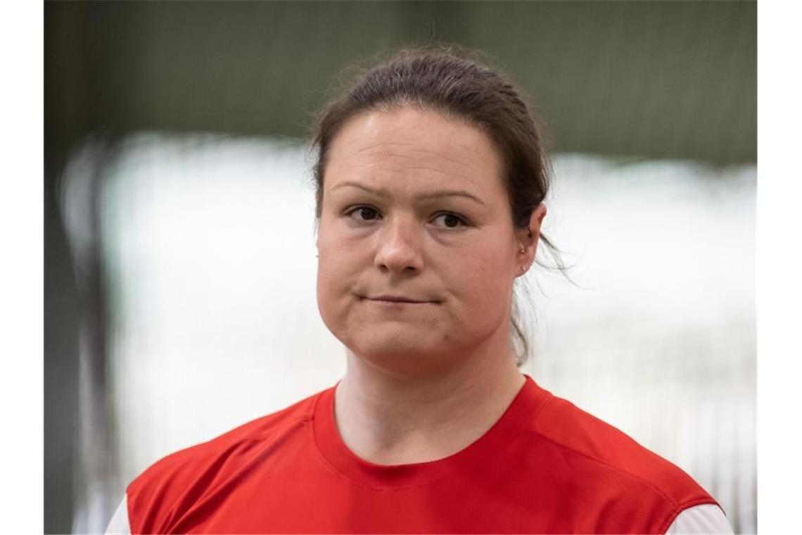 Christina Schwanitz beim Kugelstoßen der Frauen. Foto: Bernd Thissen/dpa/Archivbild