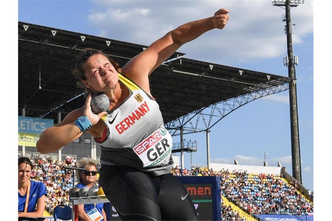 Deutsche Leichtathleten noch Zweite bei Team-EM Christina Schwanitz gewann Gold im Kugelstoßen. Foto: Pawel Skraba/PAP