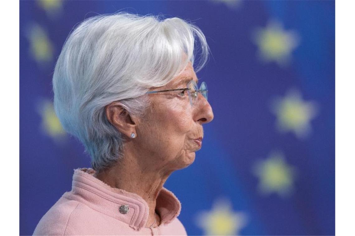 Lagarde: Keine verfrühte Straffung der Geldpolitik Christine Lagarde, Präsidentin der EZB, spricht auf der Pressekonferenz der Bank in Frankfurt am Main. Foto: Boris Roessler/dpa