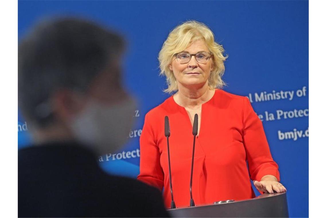 Christine Lambrecht Anfang Juli bei einer Pressekonferenz in ihrem Ministerium. Foto: Wolfgang Kumm/dpa