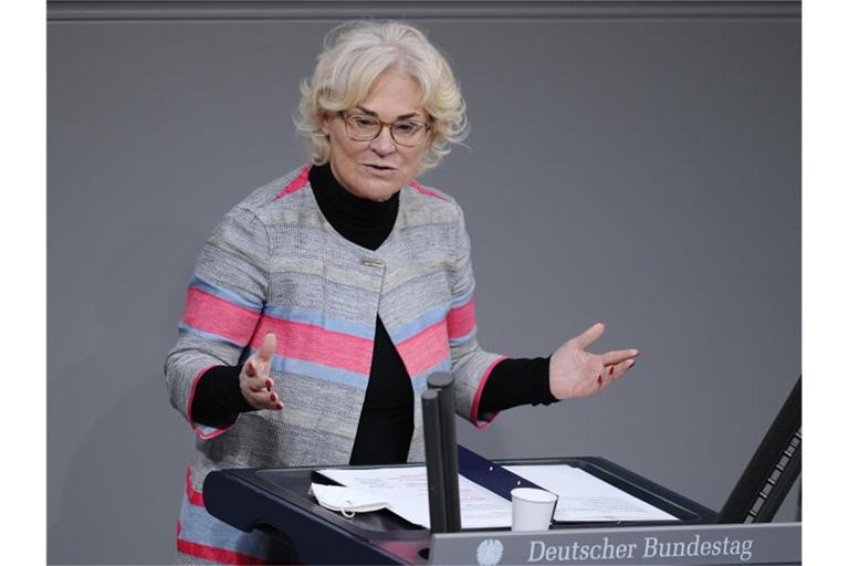 Christine Lambrecht fordert mehr Geld für die Bundeswehr. Foto: Kay Nietfeld/dpa