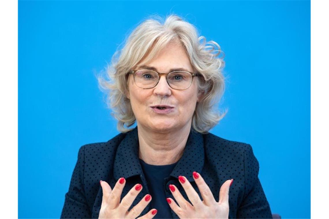 Christine Lambrecht (SPD), Bundesjustizministerin, hatte im Dezember einen Gesetzentwurf vorgelegt, mit dem eine europäische Richtlinie in deutsches Recht zum Schutz von Hinweisgebern umgesetzt werden sollte. Foto: Bernd von Jutrczenka/dpa