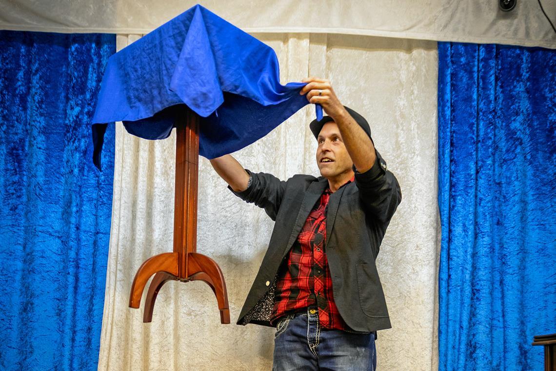 Christliche Zauberkunst mit Tommy Bright im Bürgerhaus. Archivfoto: Alexander Becher