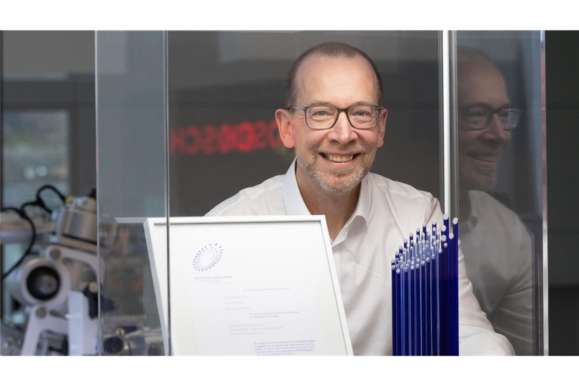 Christoffer Uhr gewann mit seinen Kollegen Kai Weeber und Pierre Andrieu den Deutschen Zukunftspreis. Sein Spendenziel steht nun fest.