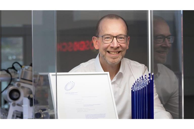 Christoffer Uhr gewann mit seinen Kollegen Kai Weeber und Pierre Andrieu den Deutschen Zukunftspreis. Sein Spendenziel steht nun fest.