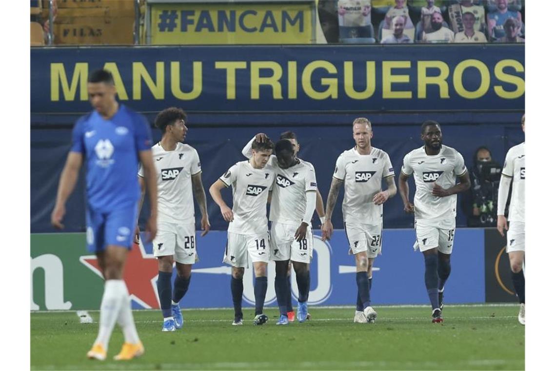 Chancenwucher rächt sich: Hoffenheim nur Remis gegen Molde Christoph Baumgartner (3.v.l) sorgte für die Pausenführung. Foto: Alberto Saiz/AP/dpa