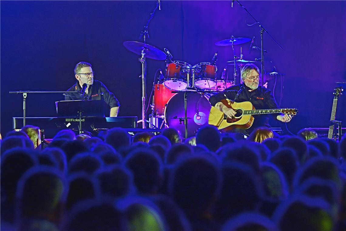 Ein Liederabend voller Geschichten und Tanzfreude Christoph Jäger (links) und Sepp Steinkogler sind ein eingespieltes Team. Foto: Tobias Sellmaier