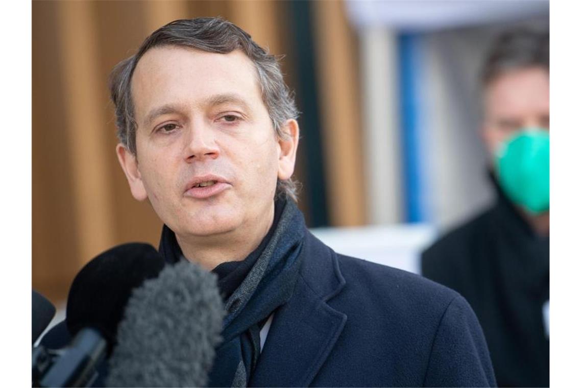 Dm-Chef Werner: Wirtschaft muss sich in Krise einbringen Christoph Werner bei einem Termin. Foto: Sebastian Gollnow/dpa/Archivbild